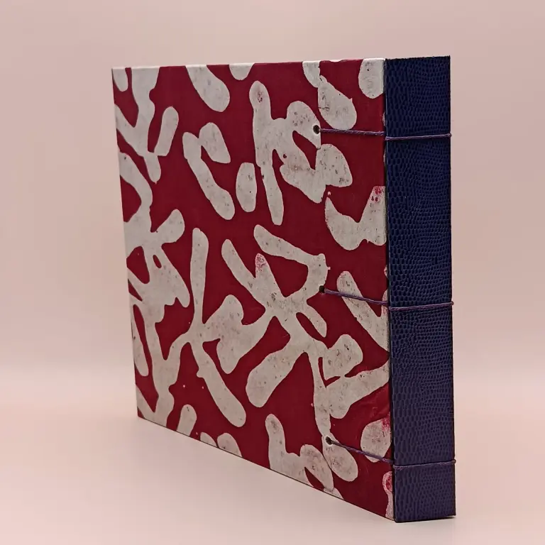 Carnet aquarelle 15x15 script sur fond rouge