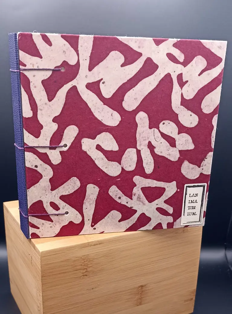 Carnet aquarelle 15x15 script sur fond rouge